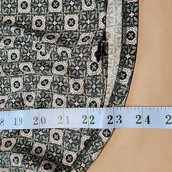 Westport Size XS Green Medallion Patterned Popover Blouse, Roll Tab Sleeve, EUC - Picture 10 of 12